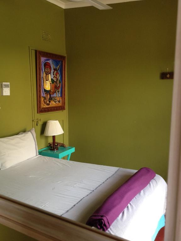 Jungle Monkey Backpackers Hostel Port Saint Johnʼs Kamer foto