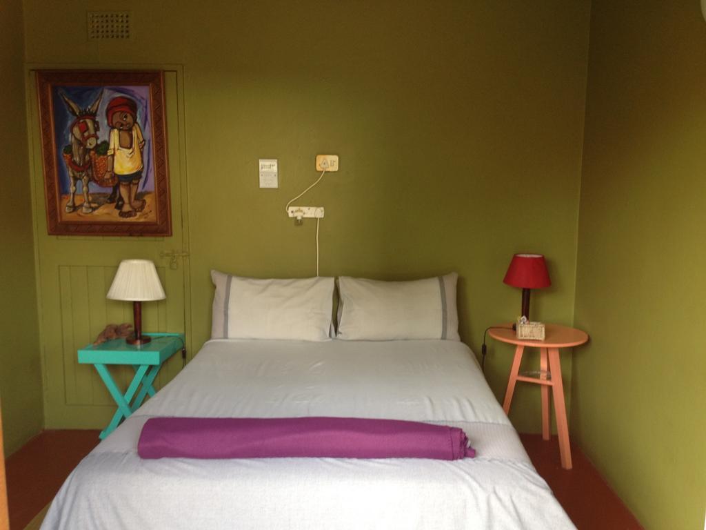 Jungle Monkey Backpackers Hostel Port Saint Johnʼs Kamer foto