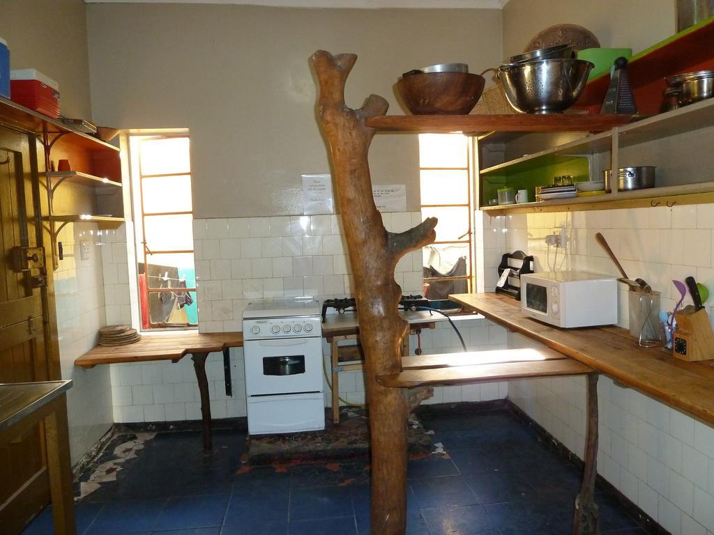 Jungle Monkey Backpackers Hostel Port Saint Johnʼs Buitenkant foto